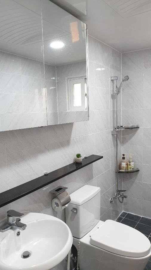 Hongdae Zoe Three Room House Сеул Экстерьер фото