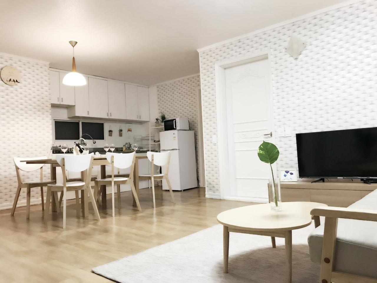 Hongdae Zoe Three Room House Сеул Экстерьер фото